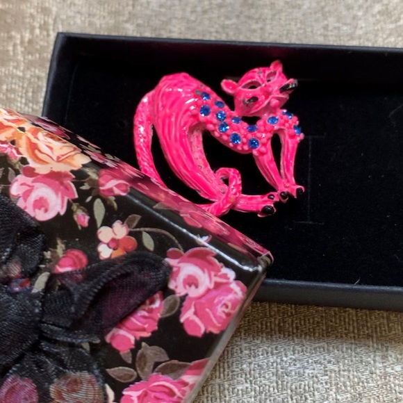 Vintage Pink Cat With Blue Rhinestones Brooch Pin - Picture 4 of 4